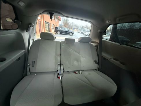 Used 2012 Toyota Sienna LE image 23