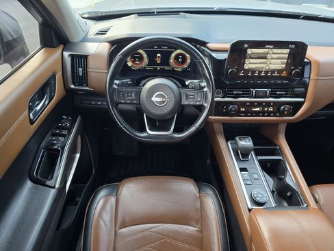 Used 2023 Nissan Pathfinder Platinum AWD/4WD image 13