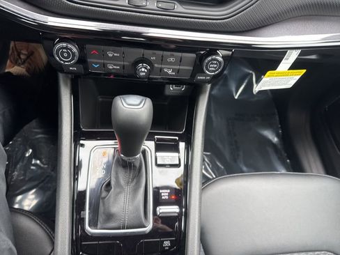 New 2026 Jeep Compass Latitude image 17