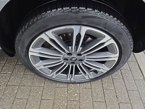 Used 2024 Land Rover Range Rover SE image 19