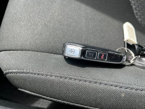 Used 2025 Kia Sportage LX image 21