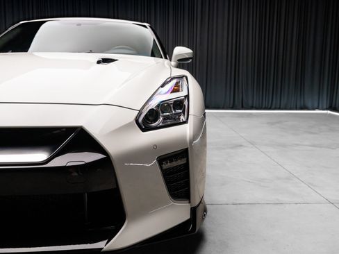 Used 2020 Nissan GT-R Premium AWD/4WD image 25