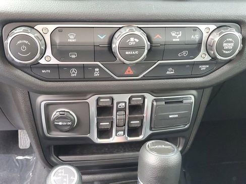 New 2026 Jeep Gladiator Sport image 25