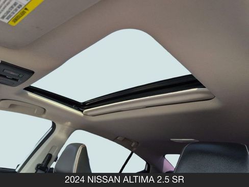 Used 2024 Nissan Altima 2.5 SR w/ SR Premium Package FWD image 16