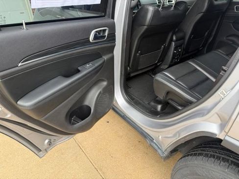 Used 2020 Jeep Grand Cherokee Limited AWD/4WD image 17
