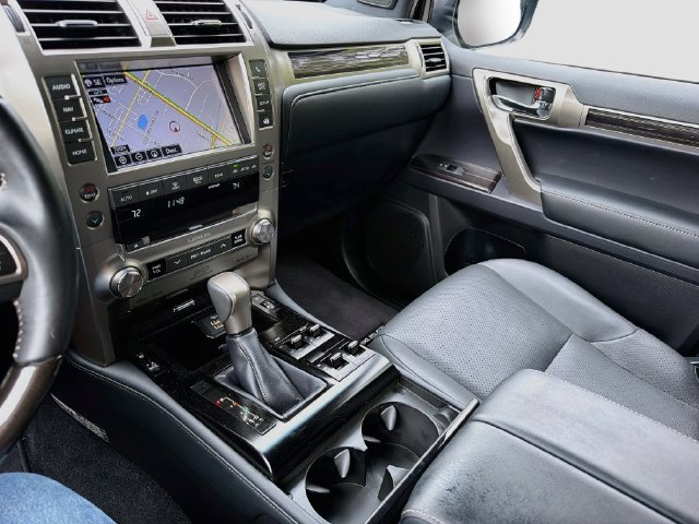 Used 2021 Lexus GX 460 Luxury w/ Accessory Package AWD/4WD image 29