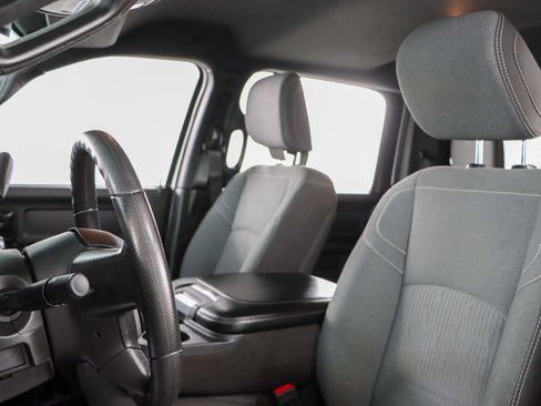 Used 2024 RAM 2500 Tradesman w/ Chrome Appearance Group image 24