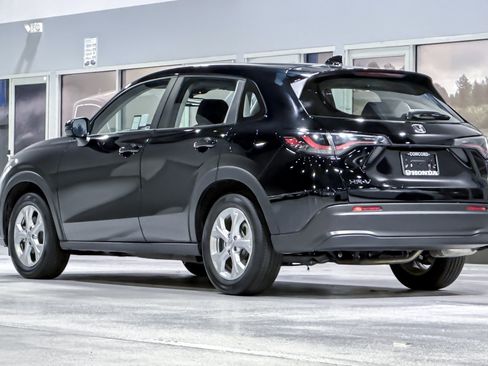 Used 2025 Honda HR-V LX image 3