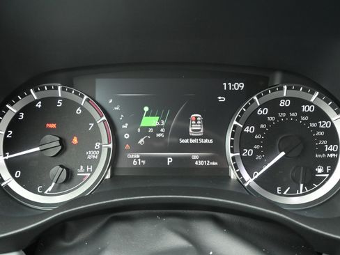 Used 2023 Toyota Highlander XLE image 14