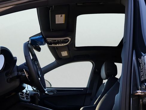 New 2026 Porsche Macan image 35