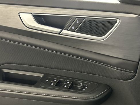 Used 2024 Volkswagen Atlas Cross Sport SE image 18