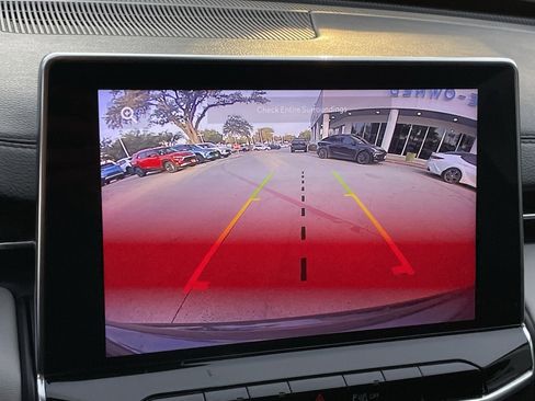 Used 2024 Jeep Compass Limited image 18