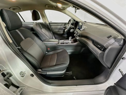 Used 2024 Nissan Sentra SV FWD image 29