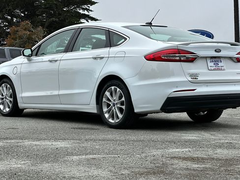 Used 2019 Ford Fusion Energi Titanium FWD image 3