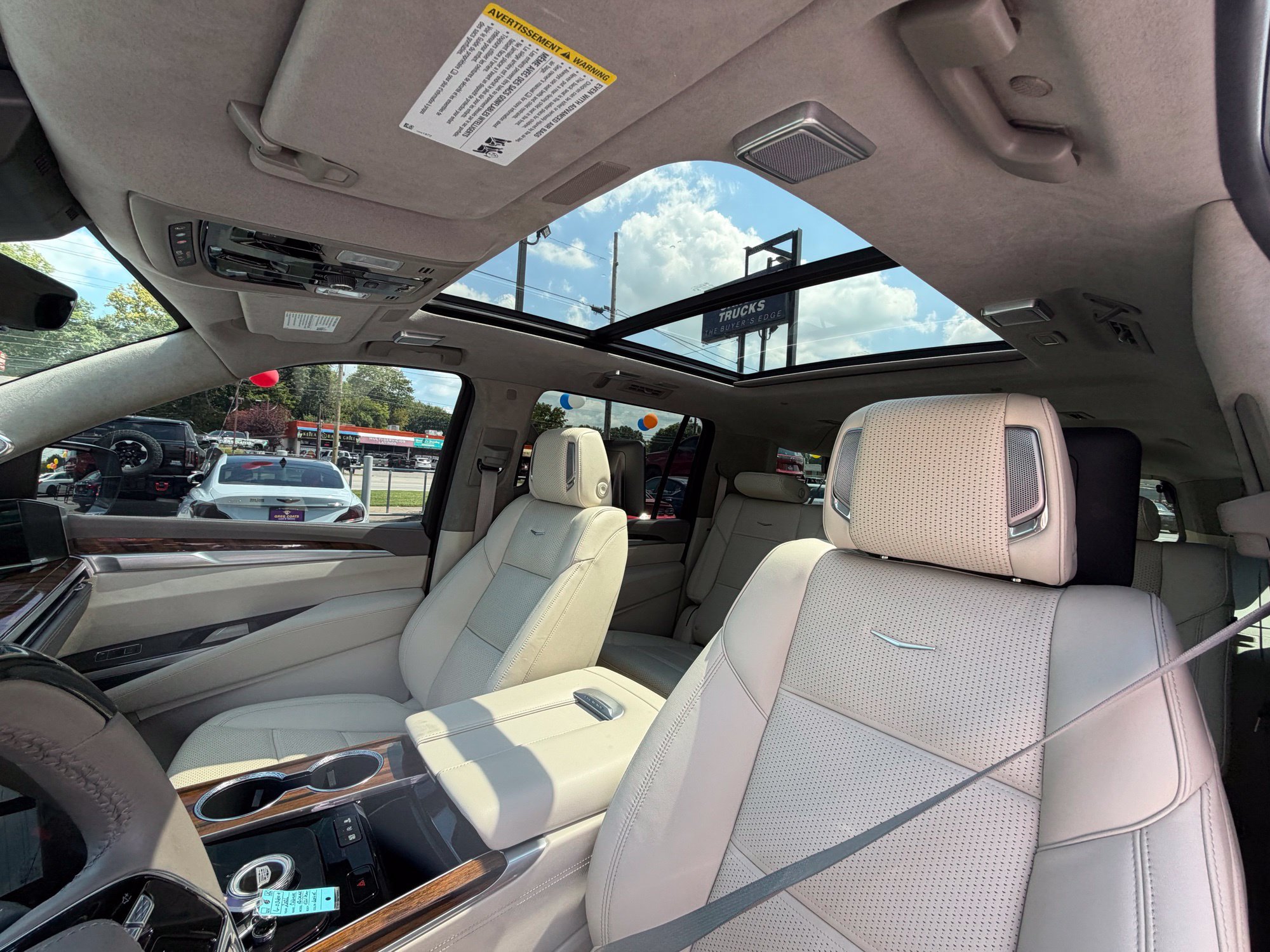 Used 2026 Cadillac Escalade ESV Platinum Sport w/ LPO, ONYX Package AWD/4WD image 21
