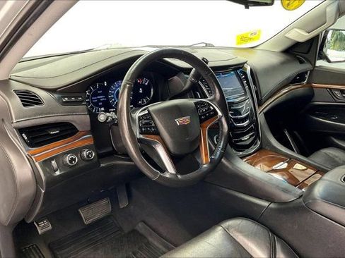 Used 2019 Cadillac Escalade ESV Luxury AWD/4WD image 13
