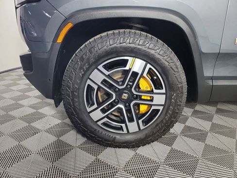 Used 2022 Rivian R1S Launch Edition image 9