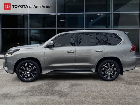 Used 2018 Lexus LX 570 image 10
