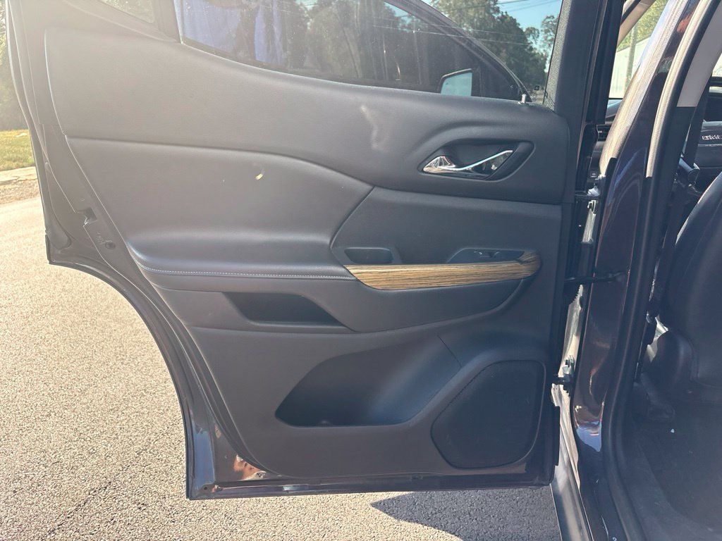 Used 2019 GMC Acadia Denali FWD image 18