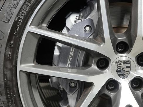 Certified 2025 Porsche Macan AWD/4WD image 17