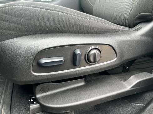 Used 2023 Chevrolet Traverse LT image 11