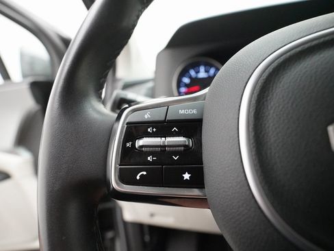 Certified 2024 Kia Carnival LX image 18