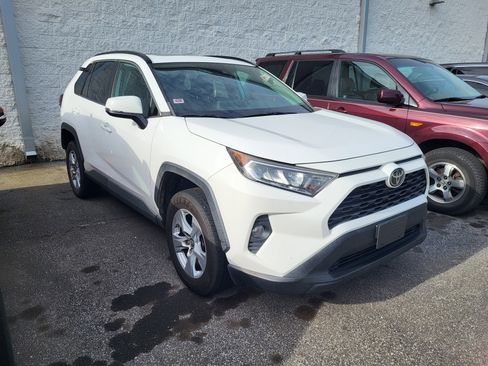 Used 2019 Toyota RAV4 XLE AWD/4WD image 3