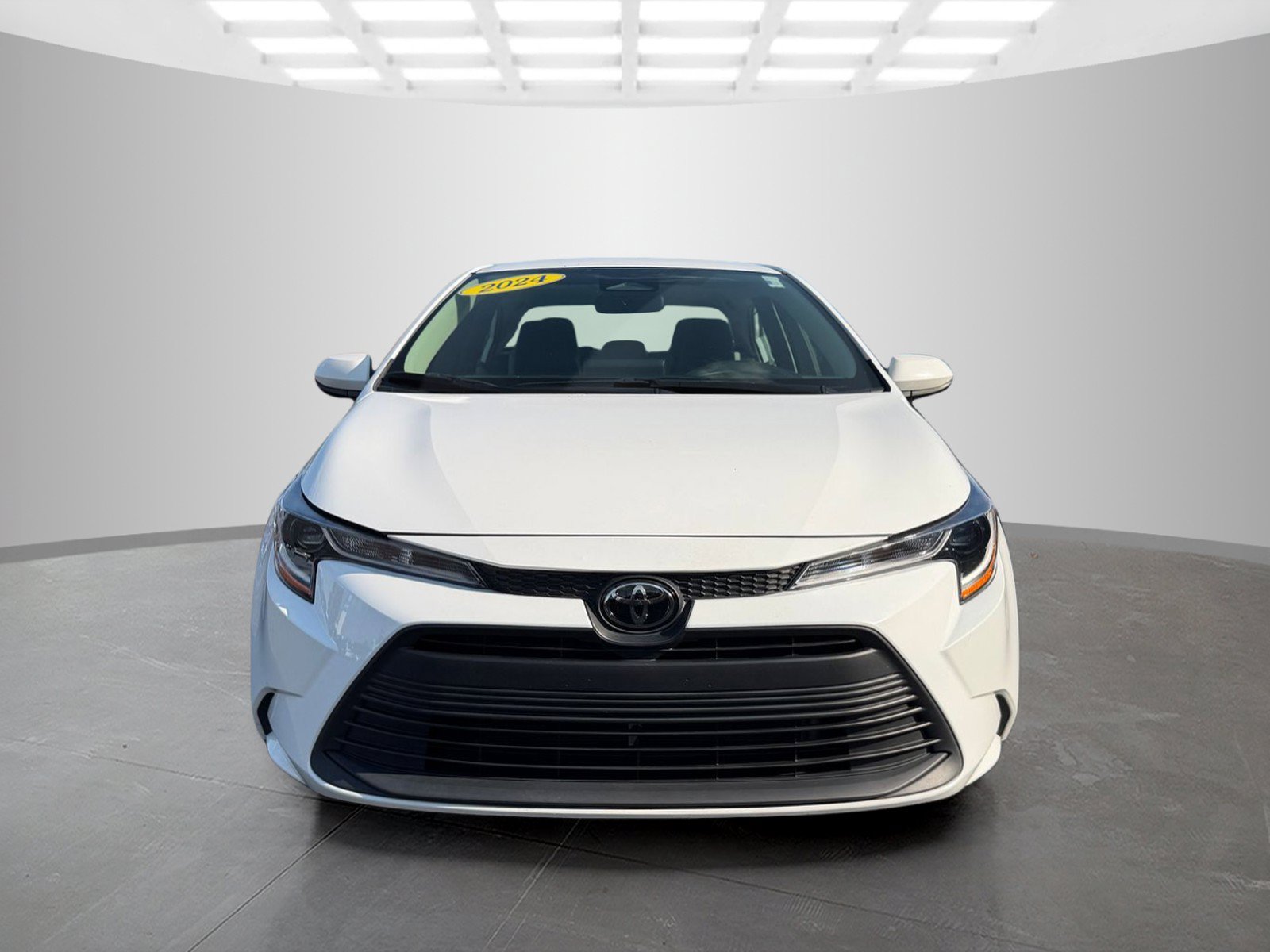 Used 2024 Toyota Corolla LE FWD image 2