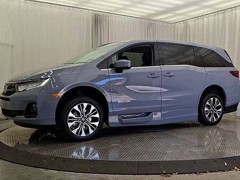 Used 2025 Honda Odyssey Elite image 3