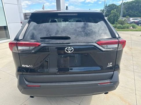 Used 2022 Toyota RAV4 LE AWD/4WD image 6