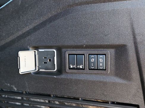 Used 2024 GMC Yukon Denali Ultimate image 7