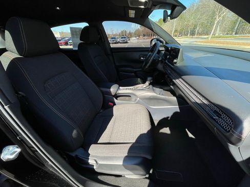 Certified 2025 Honda HR-V Sport image 30