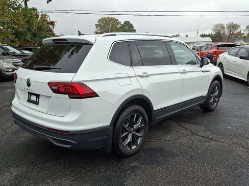 Used 2022 Volkswagen Tiguan SE w/ Panoramic Sunroof Package image 4