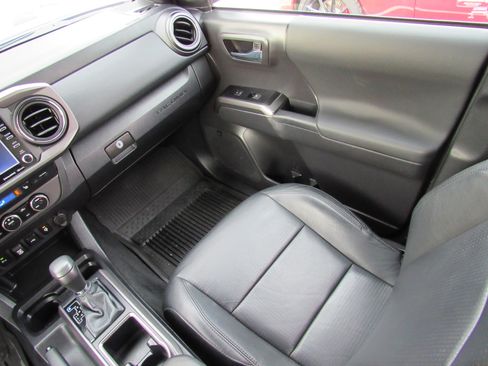 Used 2022 Toyota Tacoma TRD Off-Road w/ TRD Premium Off Road Package image 35