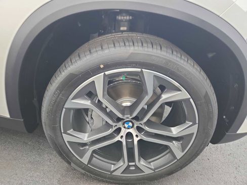 New 2026 BMW X5 xDrive40i image 3