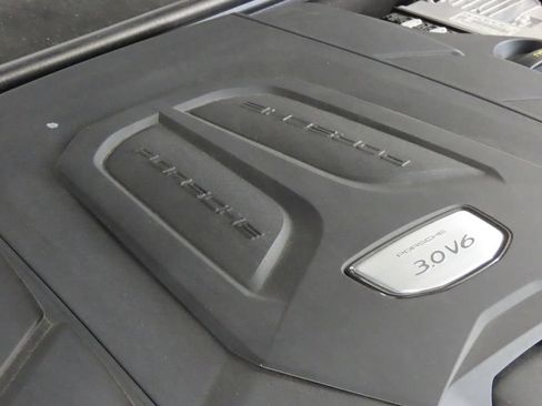 Certified 2023 Porsche Cayenne Coupe AWD/4WD image 48