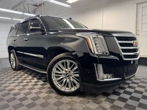 Used 2020 Cadillac Escalade Luxury image 1