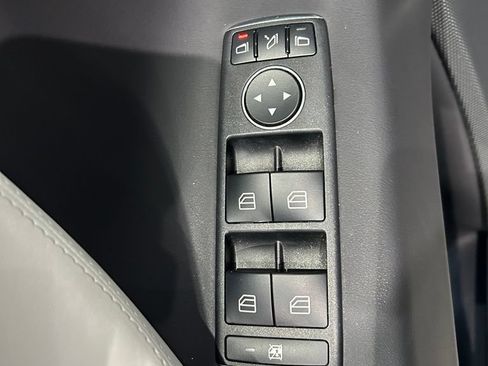 Used 2019 Tesla Model X Long Range AWD/4WD image 11