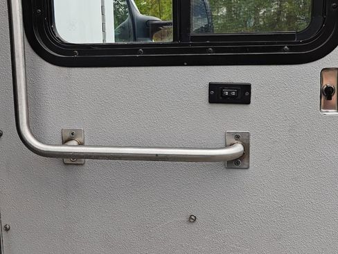 Used 2012 Ford E-450 and Econoline 450 Super Duty w/ Ambulance Prep Pkg image 16