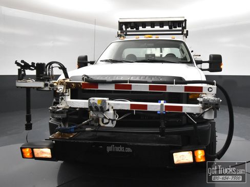 Used 2009 Ford F550 2WD Regular Cab Super Duty image 44