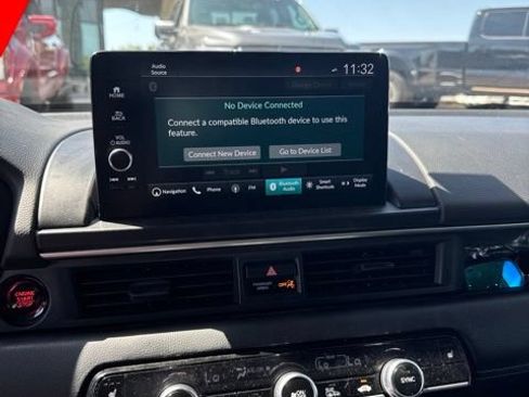 Used 2025 Honda Pilot Touring image 10