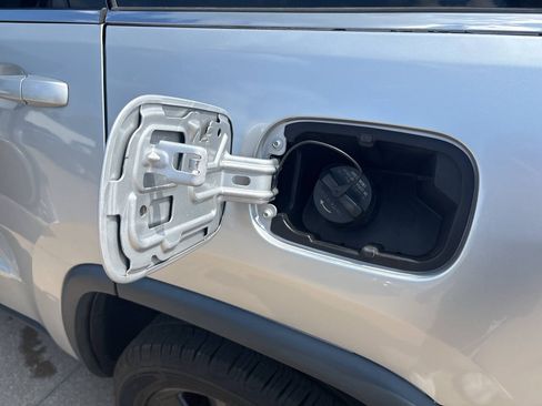 Used 2012 Jeep Grand Cherokee Altitude AWD/4WD image 26