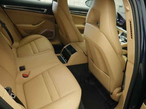 Certified 2023 Porsche Panamera 4 Platinum Edition AWD/4WD image 28
