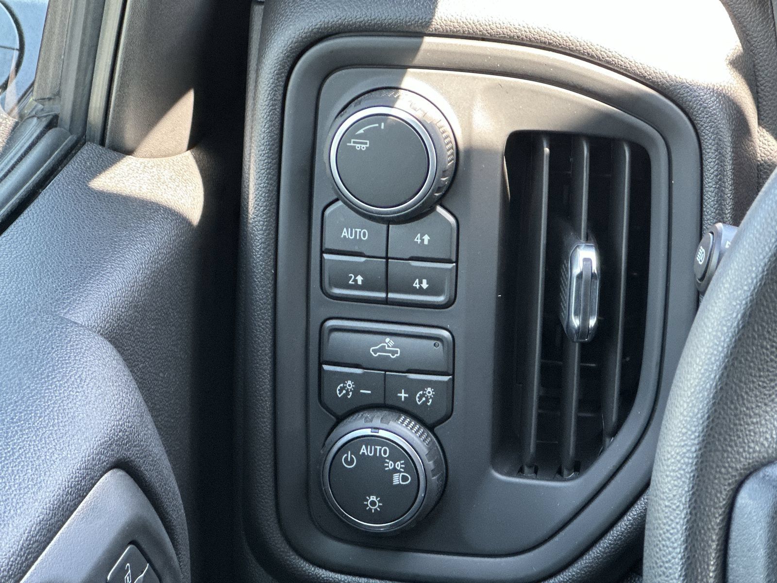 Used 2026 Chevrolet Silverado 1500 Custom Trail Boss w/ Midnight Edition AWD/4WD image 21