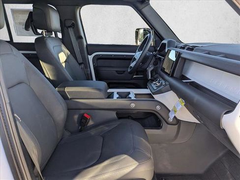 New 2025 Land Rover Defender 110 S image 17