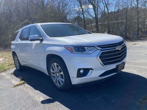 Used 2021 Chevrolet Traverse Premier image 1
