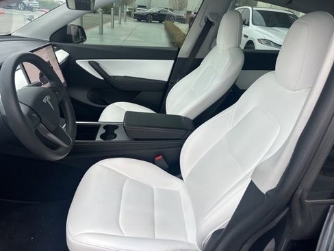 Used 2022 Tesla Model Y Performance image 9