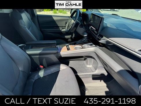 Used 2025 Toyota Sienna Platinum AWD/4WD image 18