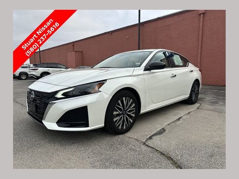 Certified 2025 Nissan Altima 2.5 SV image 1