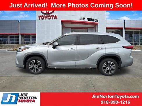 Used 2020 Toyota Highlander XLE image 3
